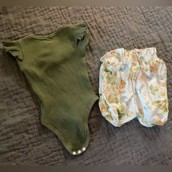 Matching green ribbed onesie ruffle bubble shorts set floral 3 month - Picture 3 of 4